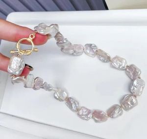 Natural pearl necklace with yellow gold finish