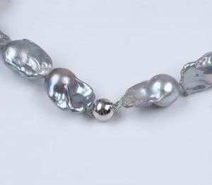 Natural pearl necklace with white gold finish
