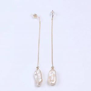 Natural pearl earrings with yellow gold finish