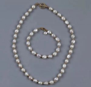 Natural pearl necklace set, yellow gold finish
