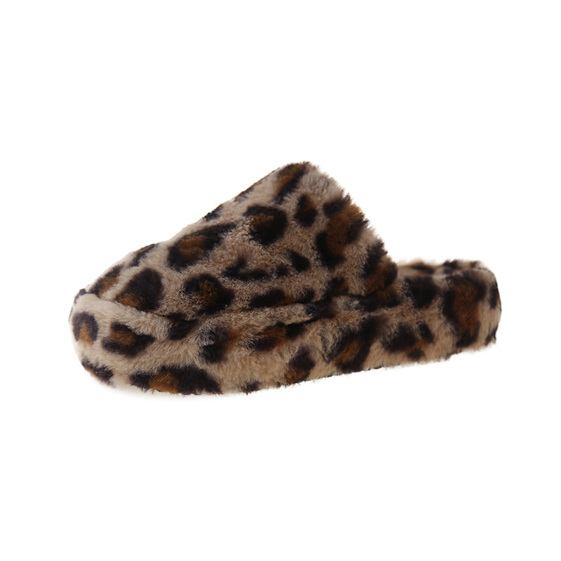 Leopard print slippers, warm for indoors, with cozy lining - Image 3