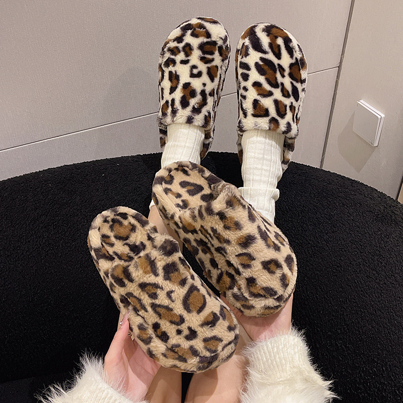 Leopard print slippers, warm for indoors, with cozy lining - Image 2